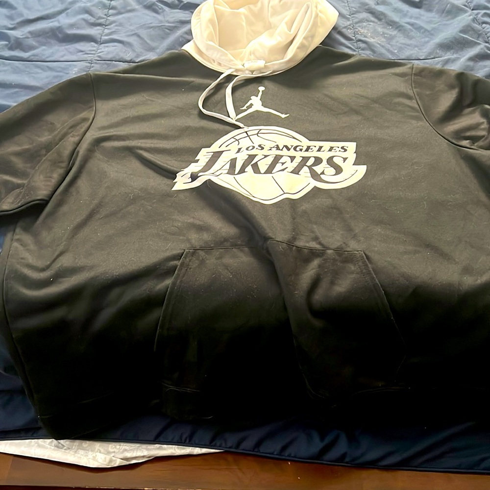 Los Angeles Lakers sweatshirt